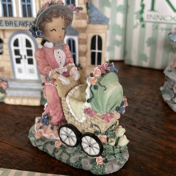 Ivy & Innocence Chapter 1 Parker’s Bed & Breakfast 4 pc - Picture 9 of 15